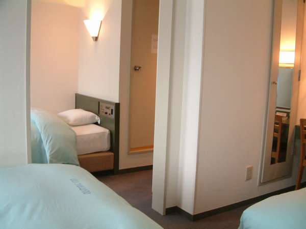 Tokyo-Olympic Inn Azabu - Enjoy exclusive amenities such as a swimming pool, fitness center, and comfortable lounge areas. Relax in spacious, thoughtfully designed rooms with luxurious bathtubs, invigorating showers, mini-fridges, and state-of-the-art TVs.
